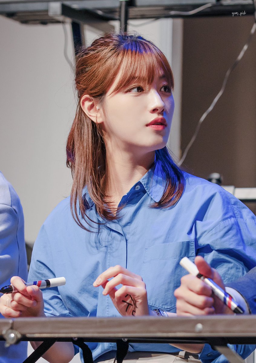 250621 6시 퇴근 낮공 사인회

최다연 #오승희 배우님