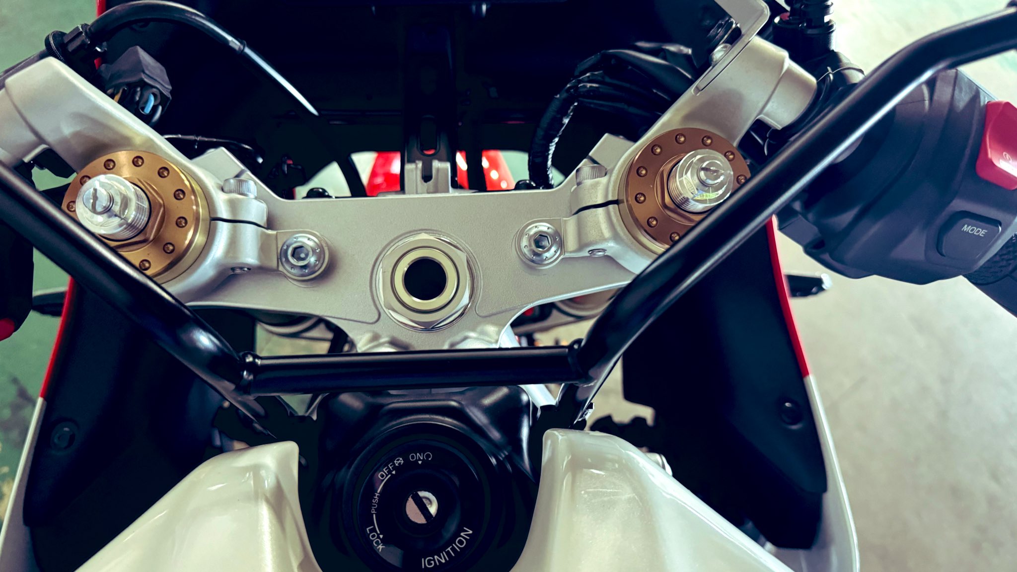 レッドバロンバイク バイクブーム時代を生き抜いたロングセラー＝純正スタイルの
