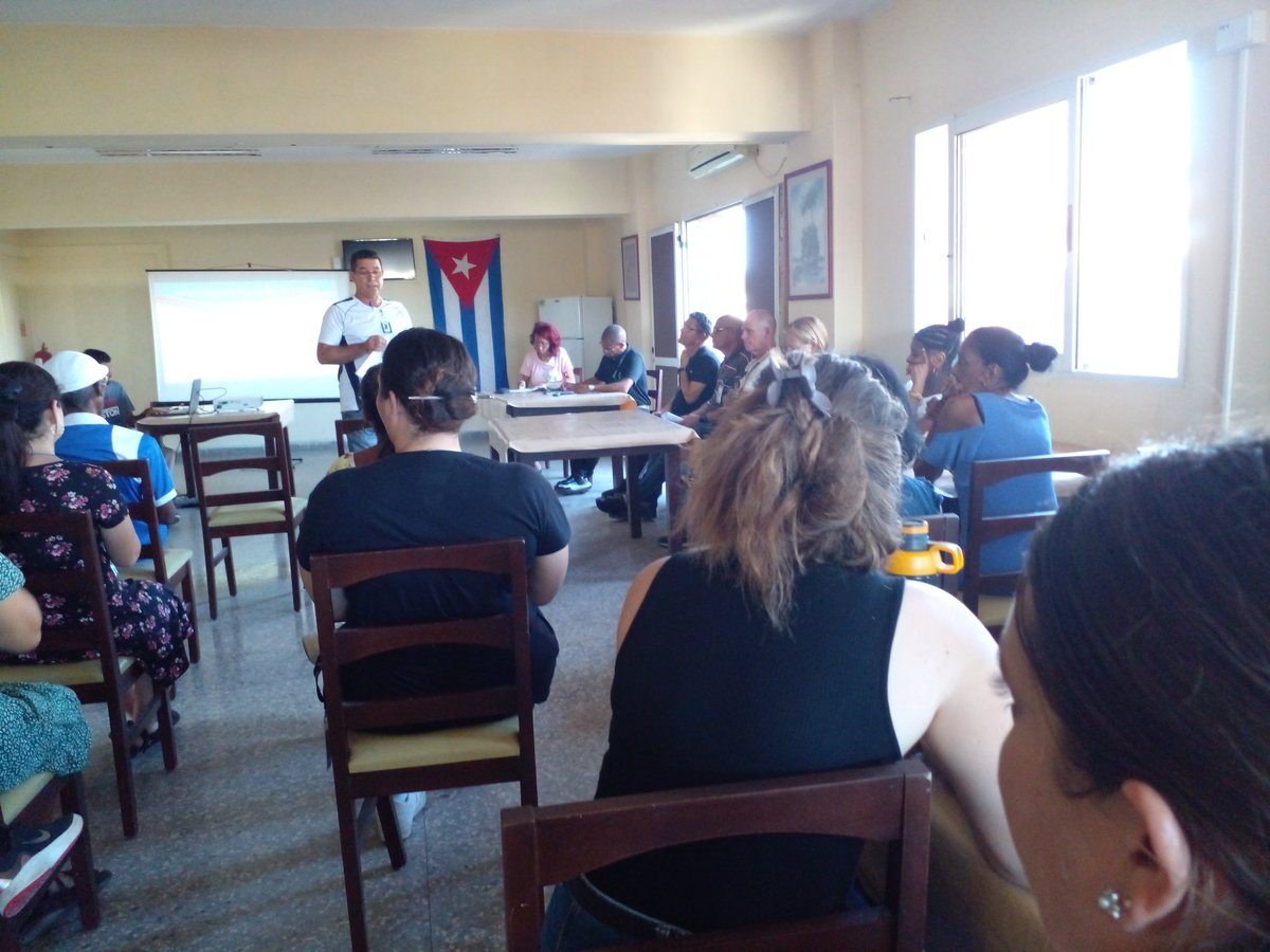 🇨🇺 En la tarde de hoy los trabajadores de la Empresa de Ingeniería y Proyectos del Petróleo realizamos el análisis y discusión  del Anteproyecto del Código de Trabajo.
 Los presentes pudimos exponer varios  criterios y brindar sugerencias al documento que se revisa.🇨🇺🇨🇺
#Cuba