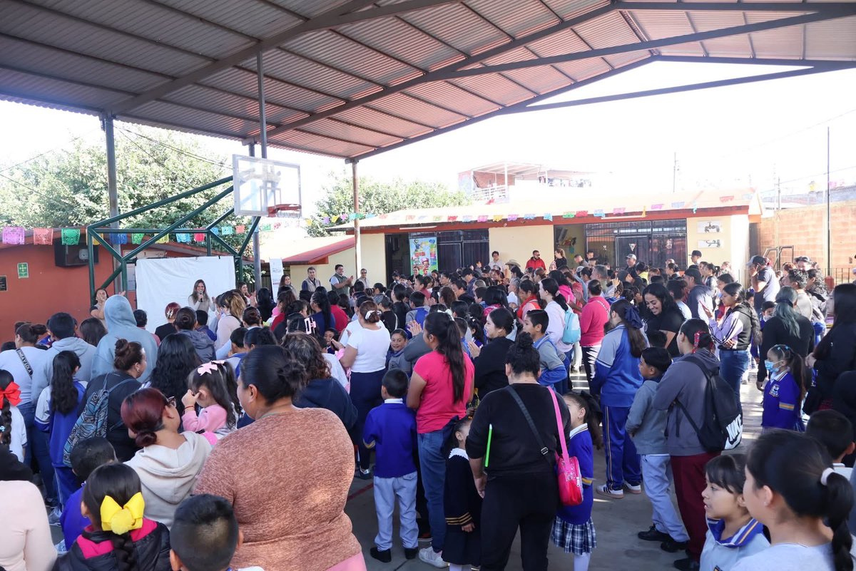daniDlosantos's tweet image. 🔴 #Conectando llegó a la Primaria Ignacio Manuel Altamirano.

Hoy compartimos una jornada llena de aprendizaje, baile y diversión junto a 170 familias que conocieron más sobre los derechos de niñas, niños y adolescentes. 👧👦💜