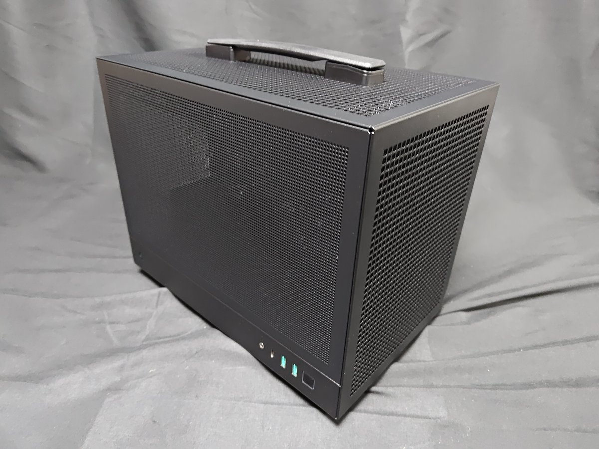 FspJapan's tweet image. CH160を使った小型PC、完成です！VITA GD 750Wの余分なケーブルはまとめて束ねておいて収まりました。最近は小型のピラーレスもあるので、今度はちょっとそういいうケースでの自作も行なってみたいですね😆