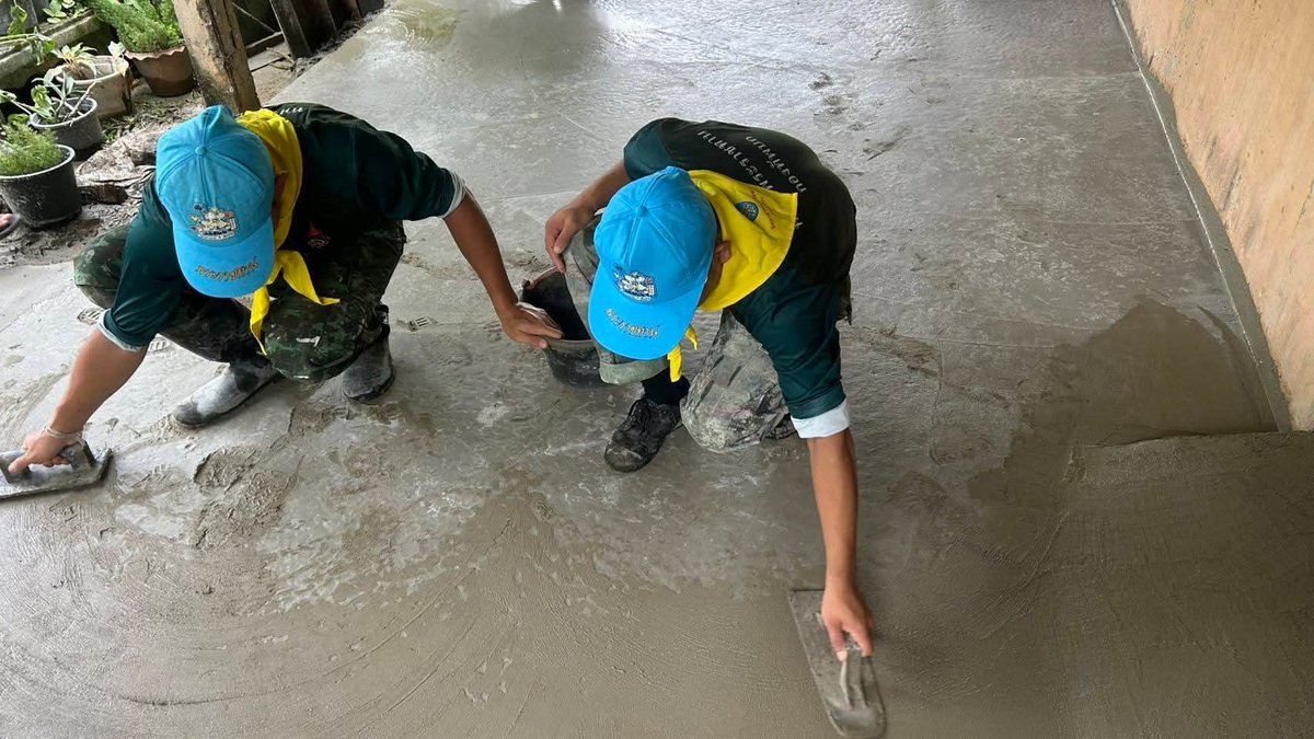 1_DevDiv's tweet image. เมื่อ 7 ต.ค. 68 
(ช.1 พัน.52) จัดกำลังพลชุดช่างจิตอาสา เข้าดำเนินการปรับปรุงซ่อมแซมที่อยู่อาศัยตามโครงการปรับปรุงซ่อมแซมที่อยู่อาศัยให้กับผู้ยากไร้ และด้อยโอกาสในชุมชนแออัดในพื้นที่ กทม. และ 25 จังหวัดภาคกลาง ให้กับ นางดีอ๊ะ  แซะบีดัง ณ แขวงประเวศ เขตประเวศ กทม.