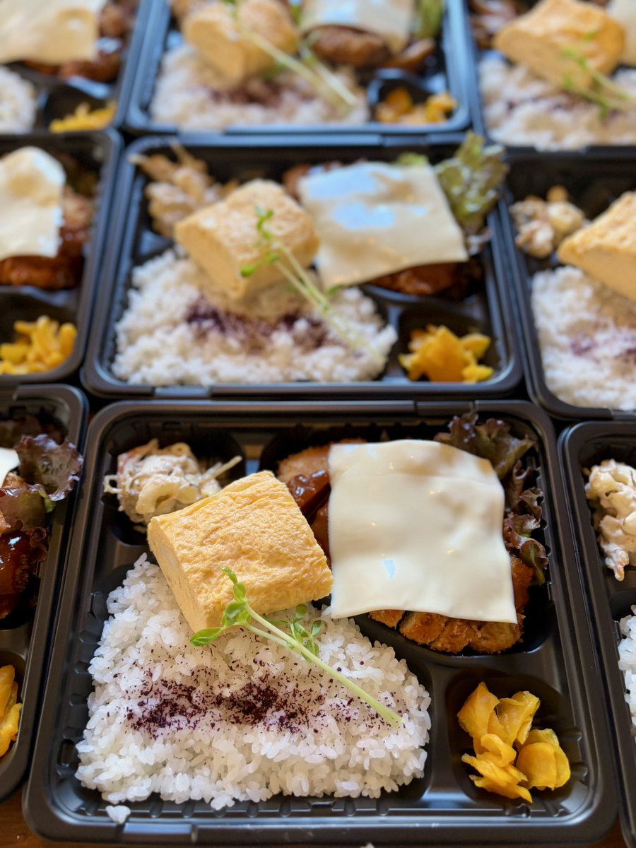 mrebis385's tweet photo. 10/8(水)
「チーズデミカツ＋玉子弁当」
#スーパーカリマタ
#スーパーなかそね

遅くなりました
本日もよろしくお願いします😊
#宮古島 #宮古島グルメ #エベッサン #宮古島エベッサン https://t.co/M9WlxP2lYL