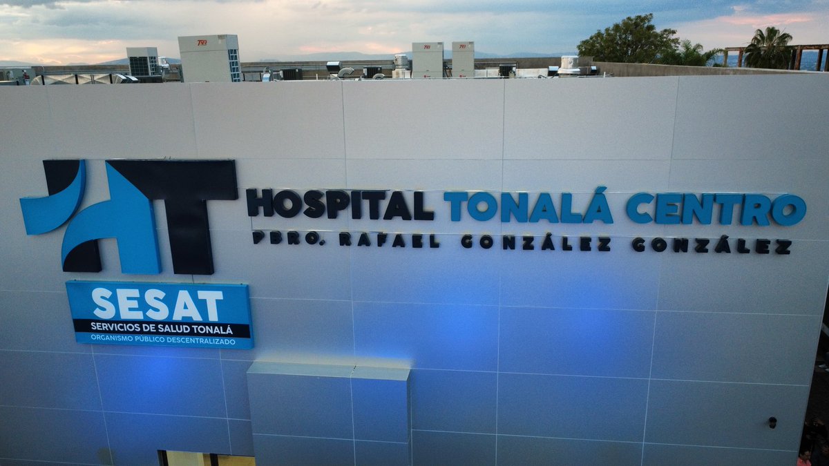 SergioChavez_D's tweet photo. ¡La gran obra para las y los tonaltecas!

Con orgullo y corazón, gracias al trabajo conjunto de mujeres y hombres comprometidos y a unas finanzas sanas, hoy 7 de octubre se inauguró el Hospital Tonalá Centro.

Ahora, ¡a cuidarlo y mantenerlo vivo, porque es de todas y todos! #SCH https://t.co/VDjndykxmr