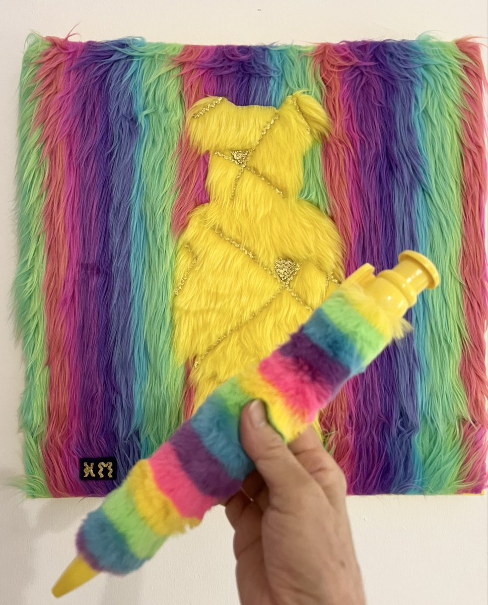 3kumiko3's tweet photo. Found the matching pen to my artwork, Kintsugi Bear of Resilience Fluffy Yellow at Daiso yesterday 😆❣️🔥💕😉‼️ https://t.co/3Ye2o0NvsG