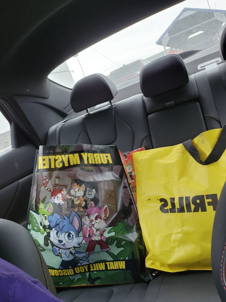 Halon332's tweet image. Something about using a very obviously furry bag to do groceries