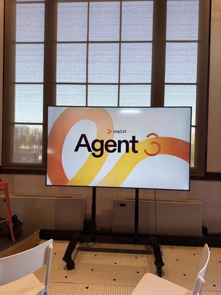 Courtneythko's tweet image. Had a great time learning more about Agent 3. @Replit is one of my favorite products 🩵 Also great meeting @mattppal #SFTechWeek
