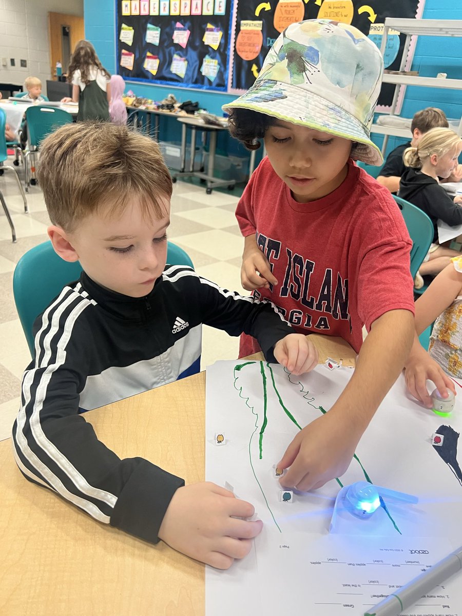 AhYoungah76's tweet image. STEAM Buddies! VHE 5th gd Ss taught  our Kinders &amp;amp; 1st gdrs an Ozobot lesson connecting math, data collection and tech!  STEAM journals everywhere!  @TerryHarness @LauraDostie @VHEPTO @APS_VHE @apssteam @DocSTEM @apsupdate