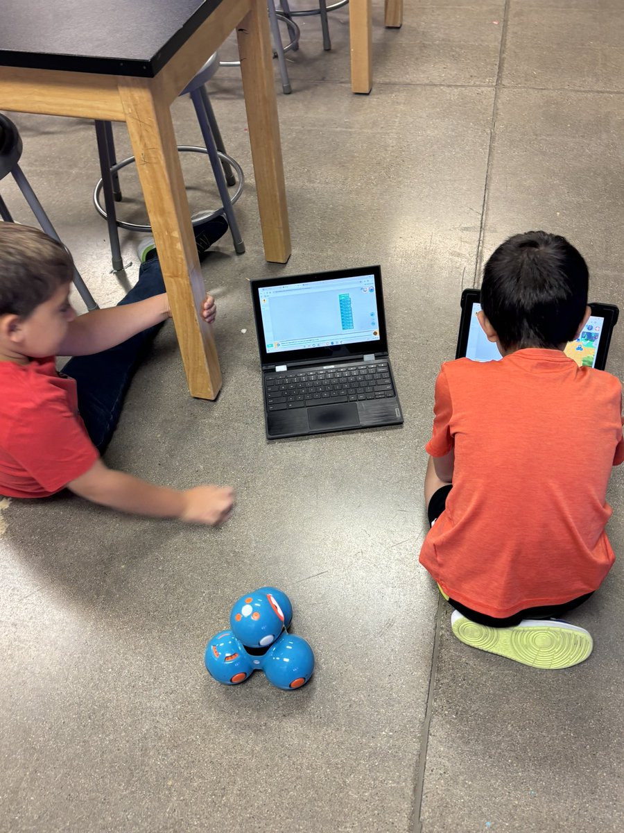 jaimehansendvu1's tweet image. Watch out Dash robots coming through!๐ Our 2nd graders are completing coding courses through @WonderWorkshop Driving School!! ๐ค Theyโre building strong foundations to become future coders at Canyon Springs STEM Academy! ๐ป๐บ #STEM @DVUSD #FutureCoders @CanyonSpringsDV