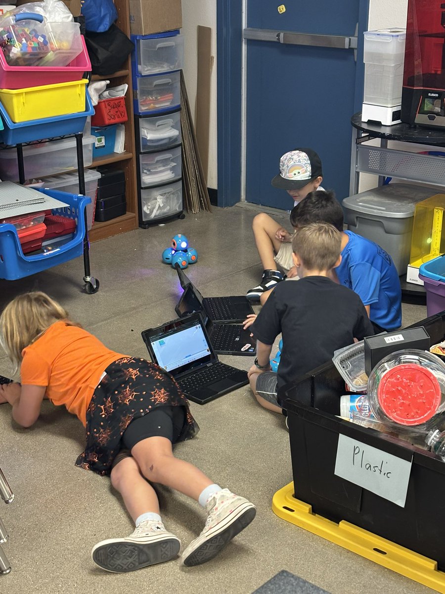 jaimehansendvu1's tweet image. Watch out Dash robots coming through!๐ Our 2nd graders are completing coding courses through @WonderWorkshop Driving School!! ๐ค Theyโre building strong foundations to become future coders at Canyon Springs STEM Academy! ๐ป๐บ #STEM @DVUSD #FutureCoders @CanyonSpringsDV