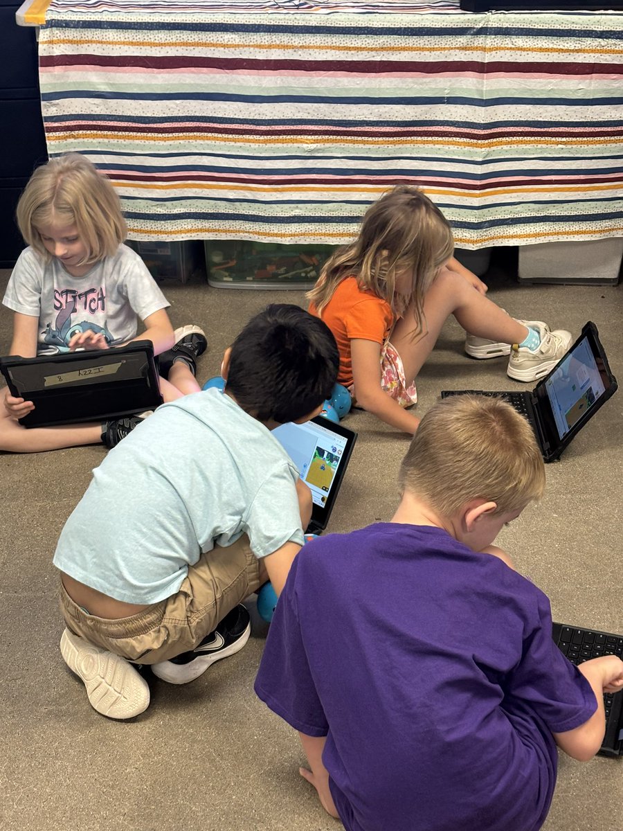 jaimehansendvu1's tweet image. Watch out Dash robots coming through!๐ Our 2nd graders are completing coding courses through @WonderWorkshop Driving School!! ๐ค Theyโre building strong foundations to become future coders at Canyon Springs STEM Academy! ๐ป๐บ #STEM @DVUSD #FutureCoders @CanyonSpringsDV