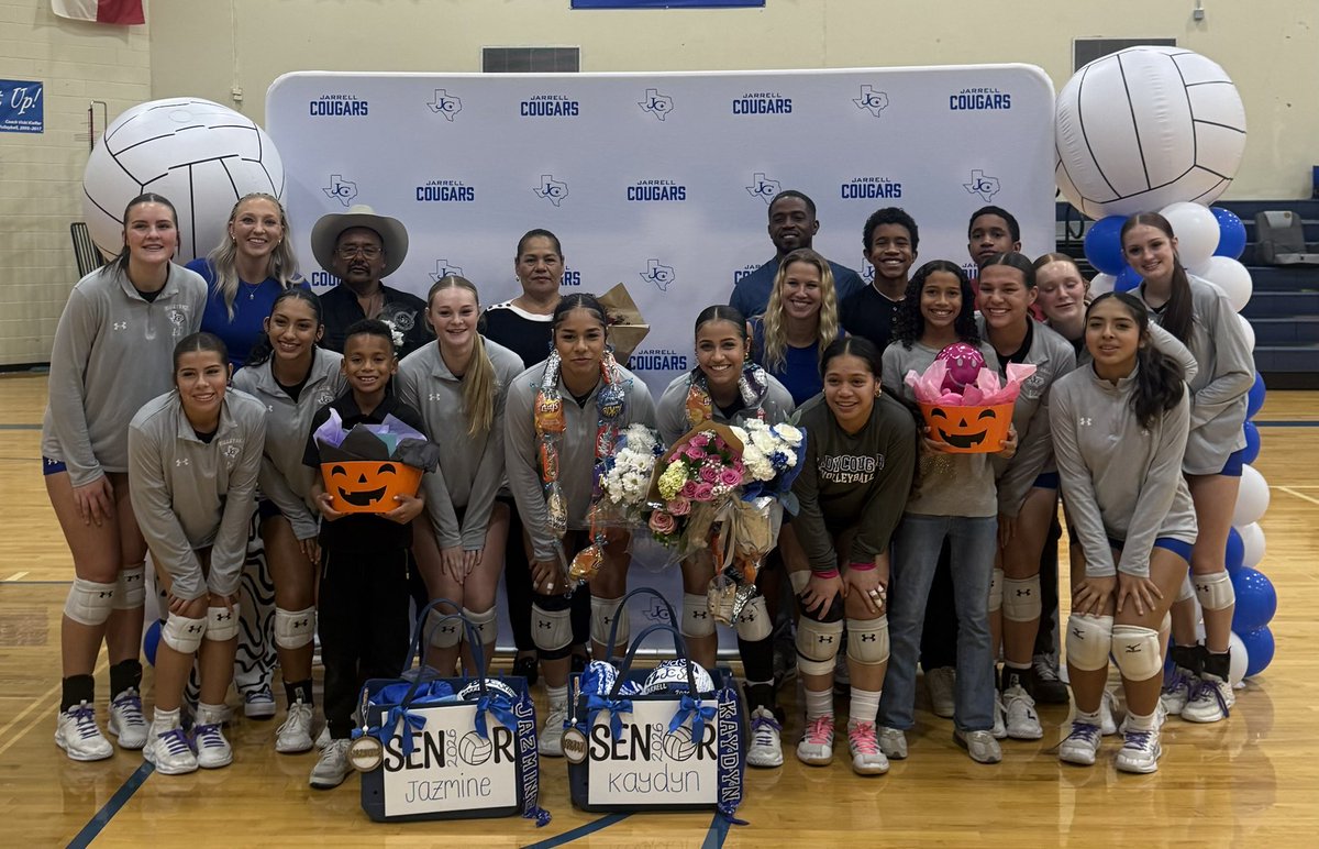 JarrellHSVB's tweet image. Great night honoring our 2 seniors!! We are so proud of you both!! Ended in a great win over Lampasas!!!! 💙🏐🐾 @Jarrell_ISD @LadyCougar_JHS