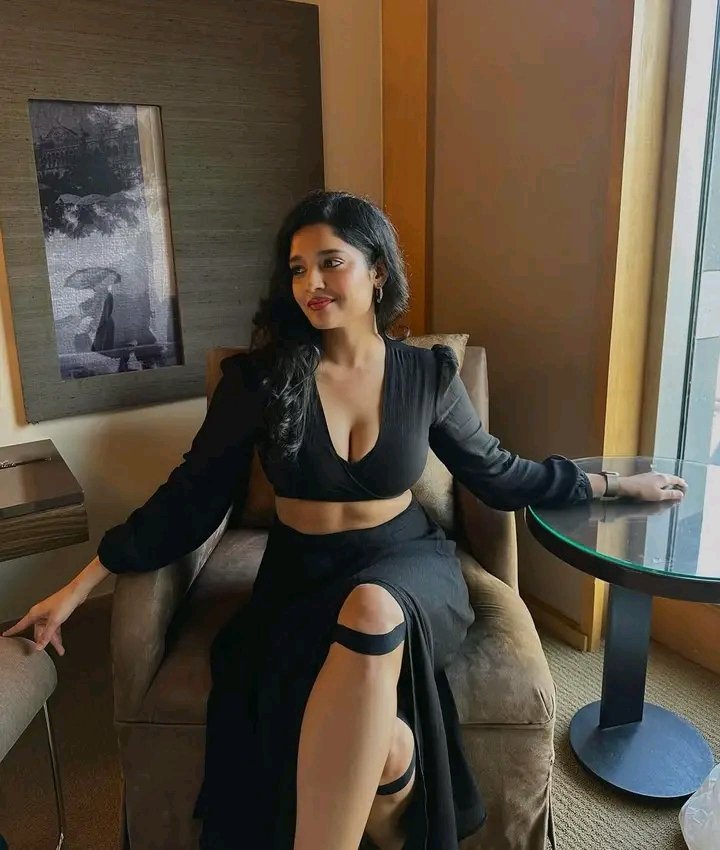 G2tJWOebIAIsJ3D?format=jpg&name=900x900