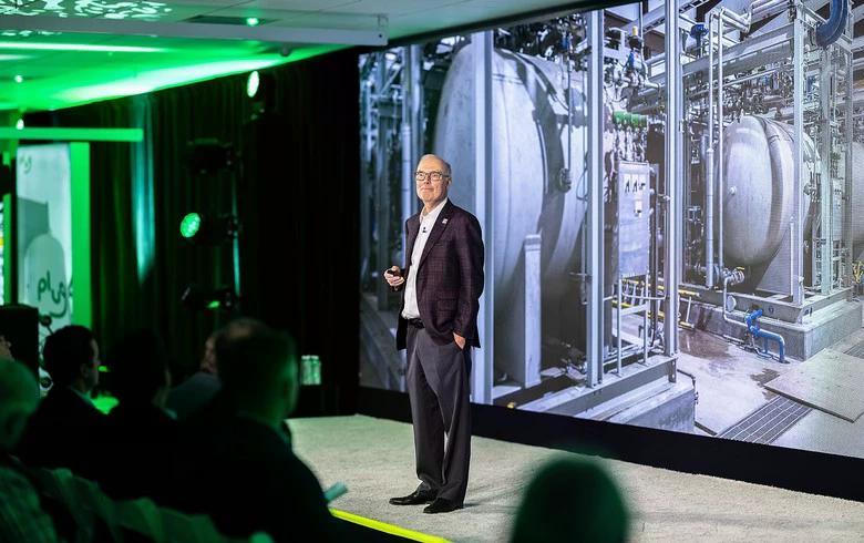 SeeNewsRenew's tweet photo. Renewables Now Live: Plug Power Inc (NASDAQ:PLUG), an US company active across the hydrogen ecosystem, today announced a leadership transition with Jose Luis Crespo to take over as CEO from the company’s long-term leader, Andy Marsh, next year. #renewab... https://t.co/vmj1axsDLm https://t.co/Bcx2DIgcim