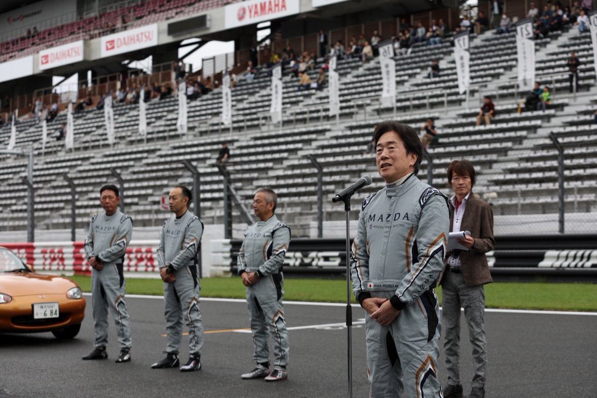 MZRacing's tweet photo. 10/4～5の2日間、富士スピードウエイにて「MAZDA FAN FESTA 2025 at FUJI SPEEDWAY」が開催され、2日間で2.1万人以上のマツダファンが1.2万台以上のクルマで来場されました。

https://t.co/2gp2dQaFyI

#マツダファンフェスタ
#富士スピードウェイ
#マツダ #MFF2025 #Mazda https://t.co/k7OJHUvaid