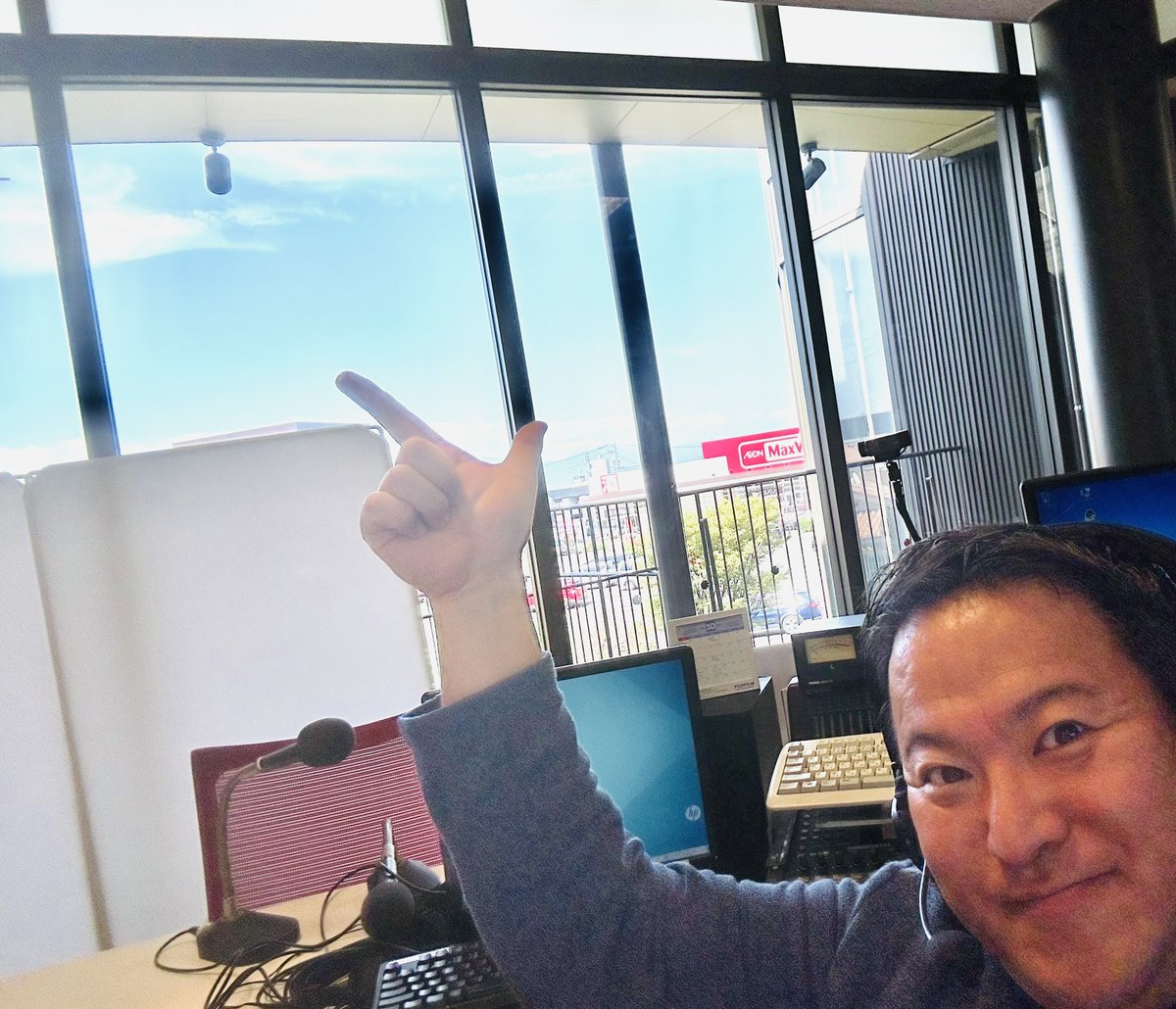 気持ちの良い秋晴れの　#鈴鹿

今日も間も無くこの後スタートです📻😆
是非お昼のお供にお楽しみください🎙️

全国から下記方法で↓

❶【Radimo】
musicbird.jp/cfm/radimo
上記よりDL(無料)後、鈴鹿ボイスFMを選択

❷JCBAインターネットサイマルラジオ
jcbasimul.com

❸YoutubeLIVE