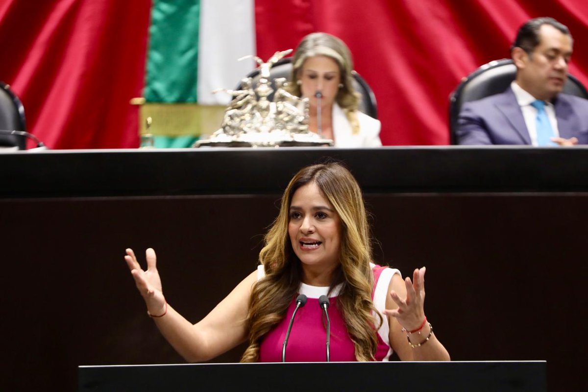 🇲🇽 “México es mucha pieza para tan pequeñito gobierno de cuarta.” — Dip. <a href="/xitlalicceja/">Xitlalic Ceja García</a> 

Desde la Tribuna, nuestra diputada defendió la libertad de expresión y denunció los abusos del oficialismo, que pretende aprobar reformas sin análisis y con fines recaudatorios.

🚫 La
