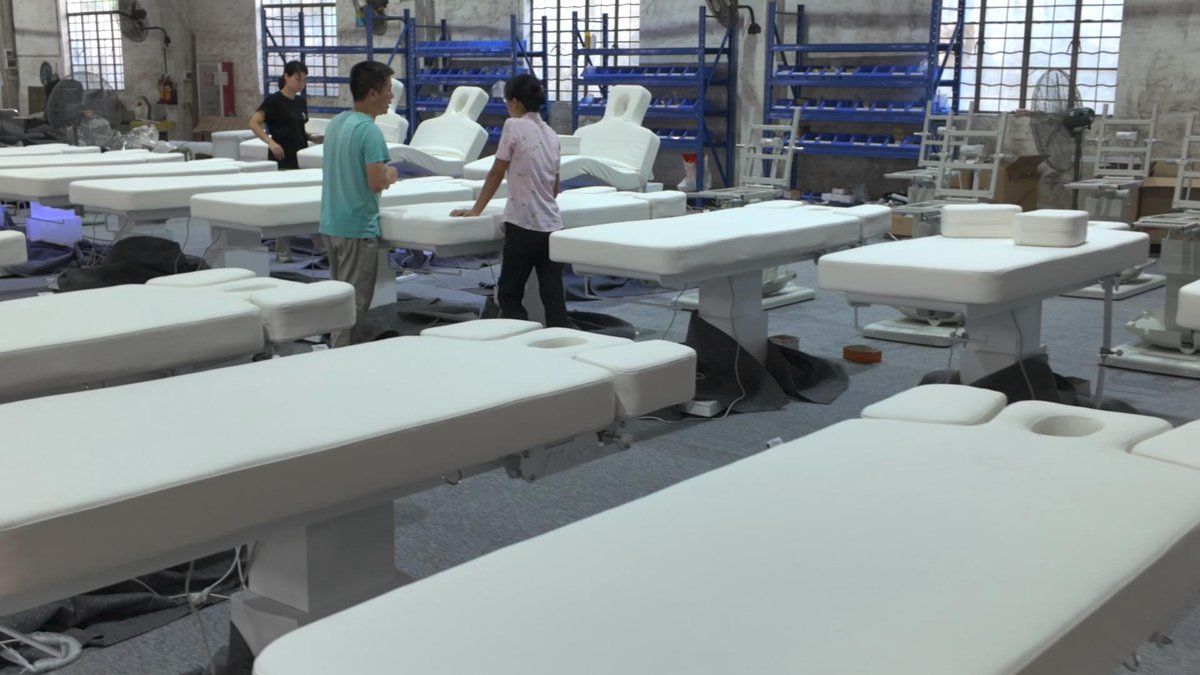 KangmeiT's tweet image. Behind the scenes at Kangmei! 💪
See how our M6508 spa beds are made in bulk — ready for global salons &amp;amp; spas.

Factory direct ✅
OEM/ODM services ✅
Global shipping ✅

👉 (kangmeispa.com)

#Kangmei #SpaBed #SpaEquipment #BeautyBusiness #B2B #OEM #SpaFurniture
