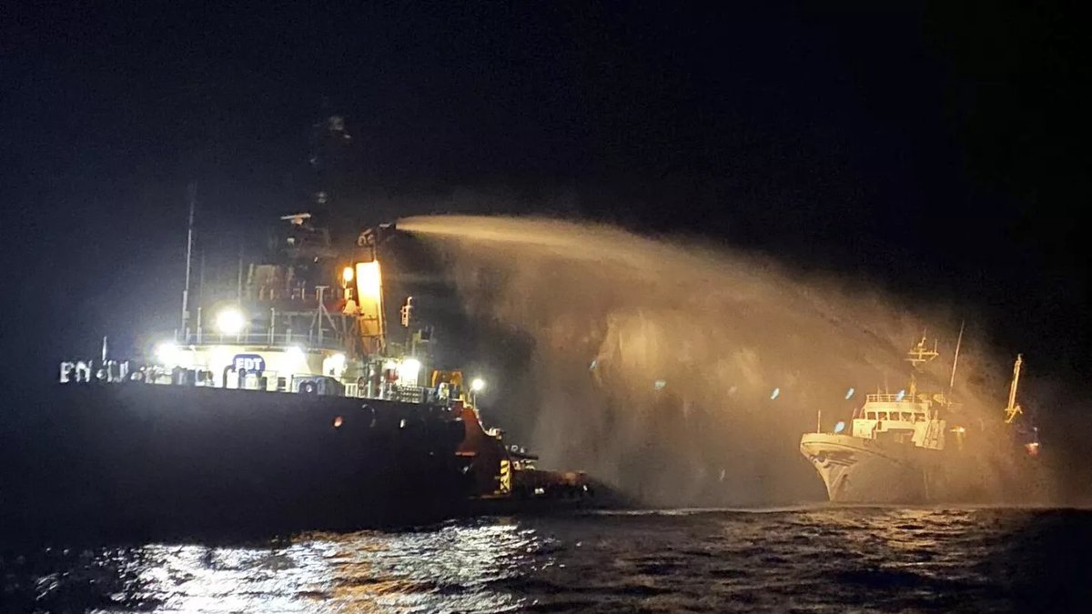 #SONDAKİKA 
İsrail, 11 gemilik Özgürlük Filosu’na saldırı düzenledi