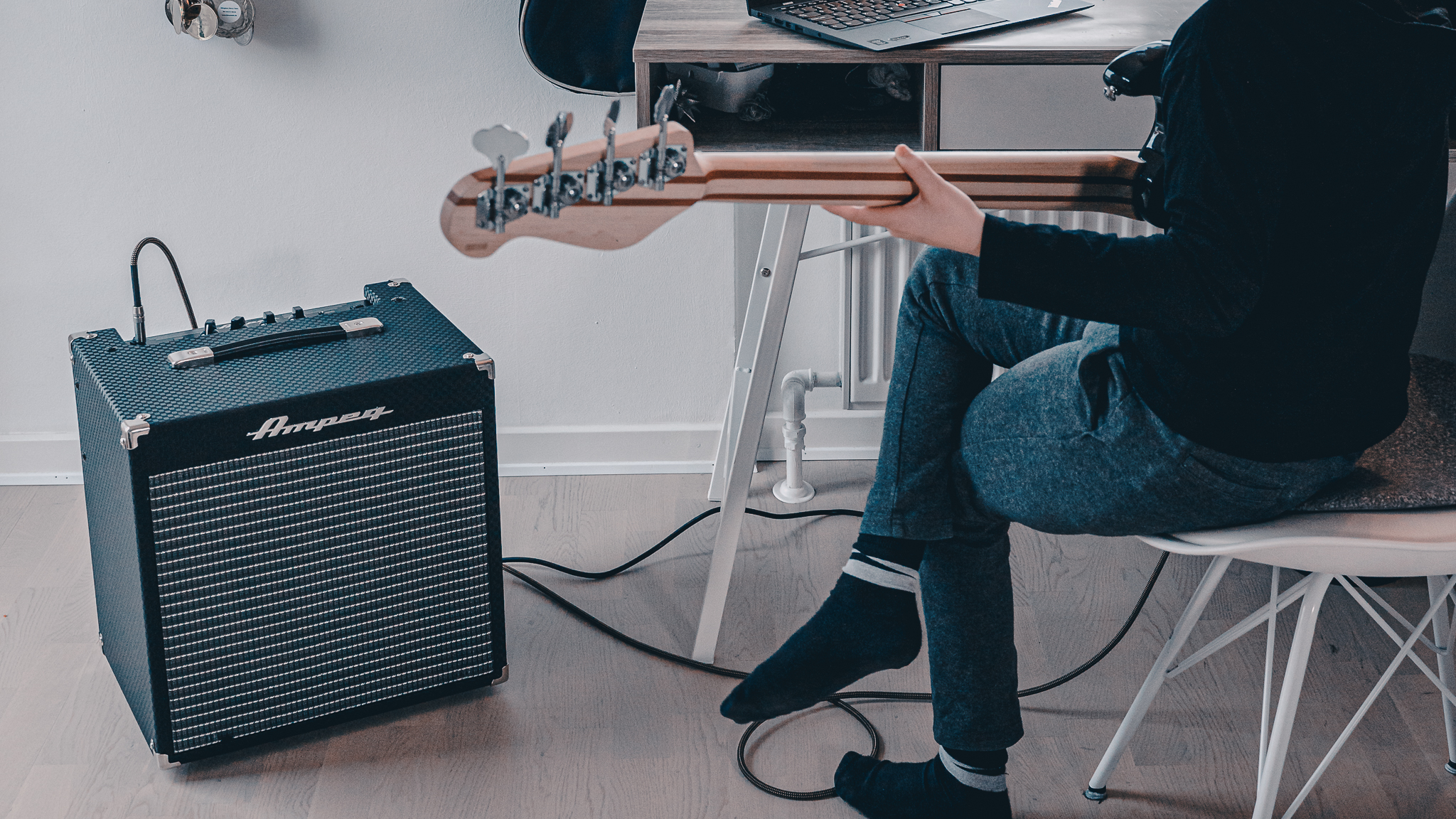 Ampeg B2REJ ベースアンプ1200W超ハイパワー。 Ampeg B2REJ ベース