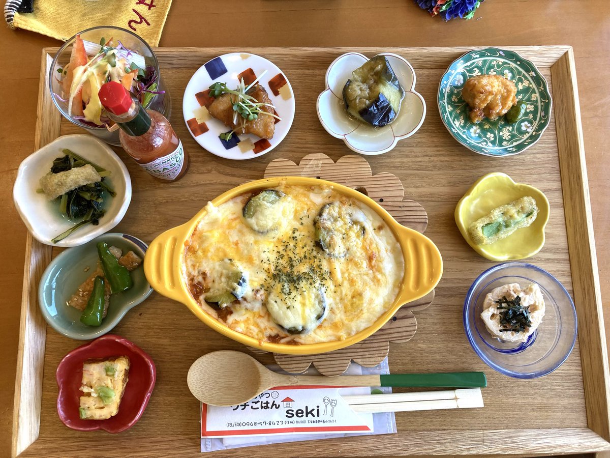 JEROandEXP's tweet photo. 『 人生はオジサンになってからの方が長い』

熊本県玉名郡南関町にある
「ウチごはんseki」

・ランチは3種類から選べる。
・10皿でてきます。
・ケーキも美味しい
・お客さん多目
・オープンに来店をおすすめ

#熊本県 #南関町 #ご飯 #お昼ご飯 #らんち #デザート #カフェ https://t.co/wW8pXl1KxV