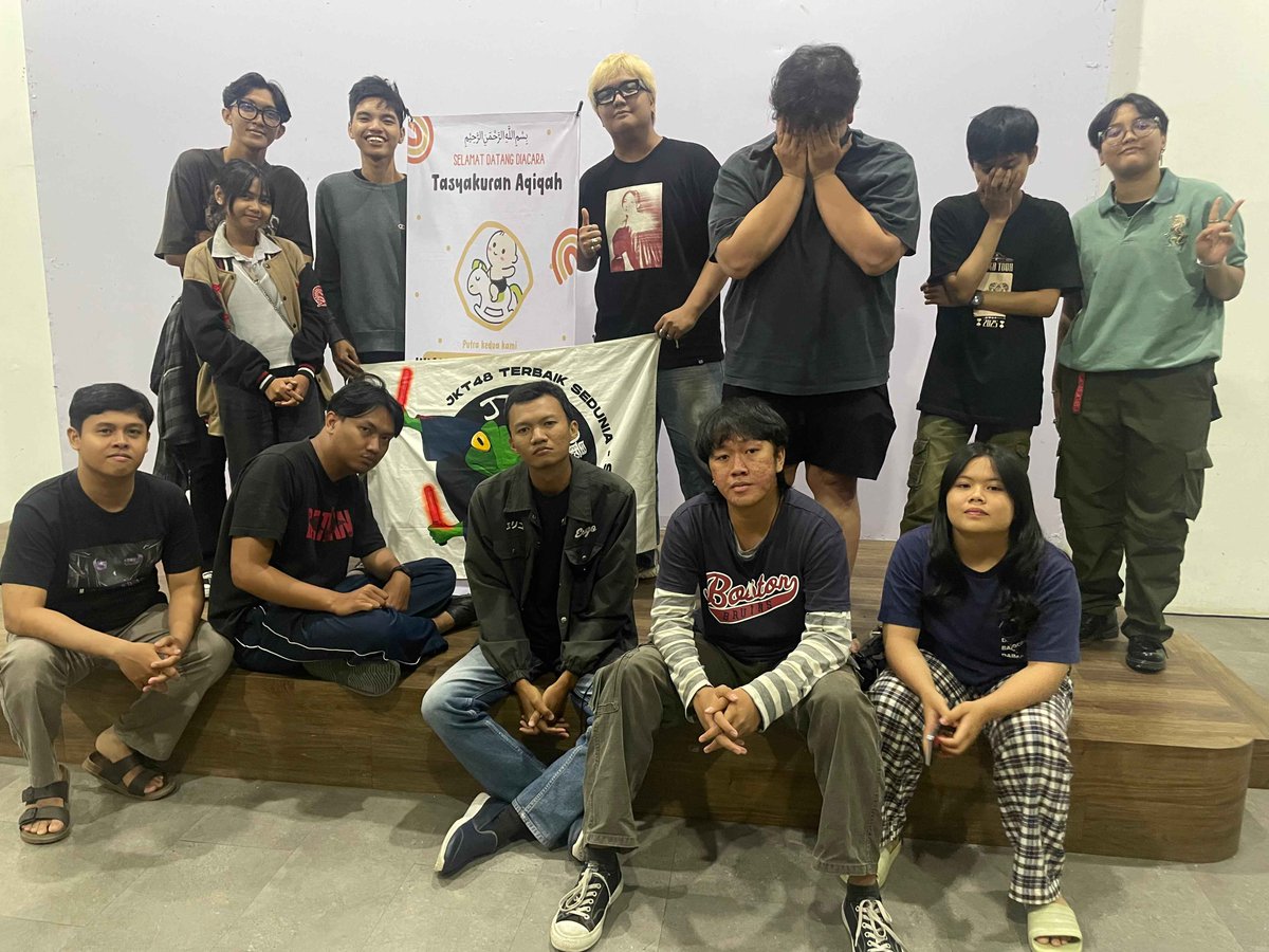 Terima kasih untuk teman-teman JTS yang sudah hadir dan meramaikan nonton bareng shonichi setlist orginal Pertaruhan Cinta &amp; JKT48 Theater 13th Anniversary Ceremony di Tomoro Coffee Pekanbaru dan Wetland Square Banjarmasin.
Sampai bertemu di event-event selanjutnya 🐸