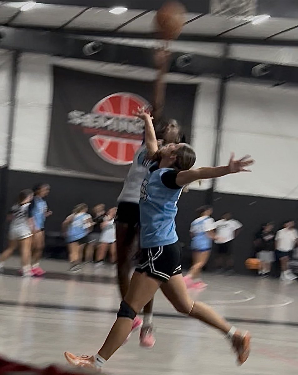 gessicah2027's tweet photo. I really had a blast @PGHFlorida I brought high energy and intensity to the court.
#presenceknown #stoodout @BFishHoops @SUTSReport @hunterkeithl @CoachQswader @ECunitedbball @BTNScouting @mel_girlsBB https://t.co/qHSTy9MDwN