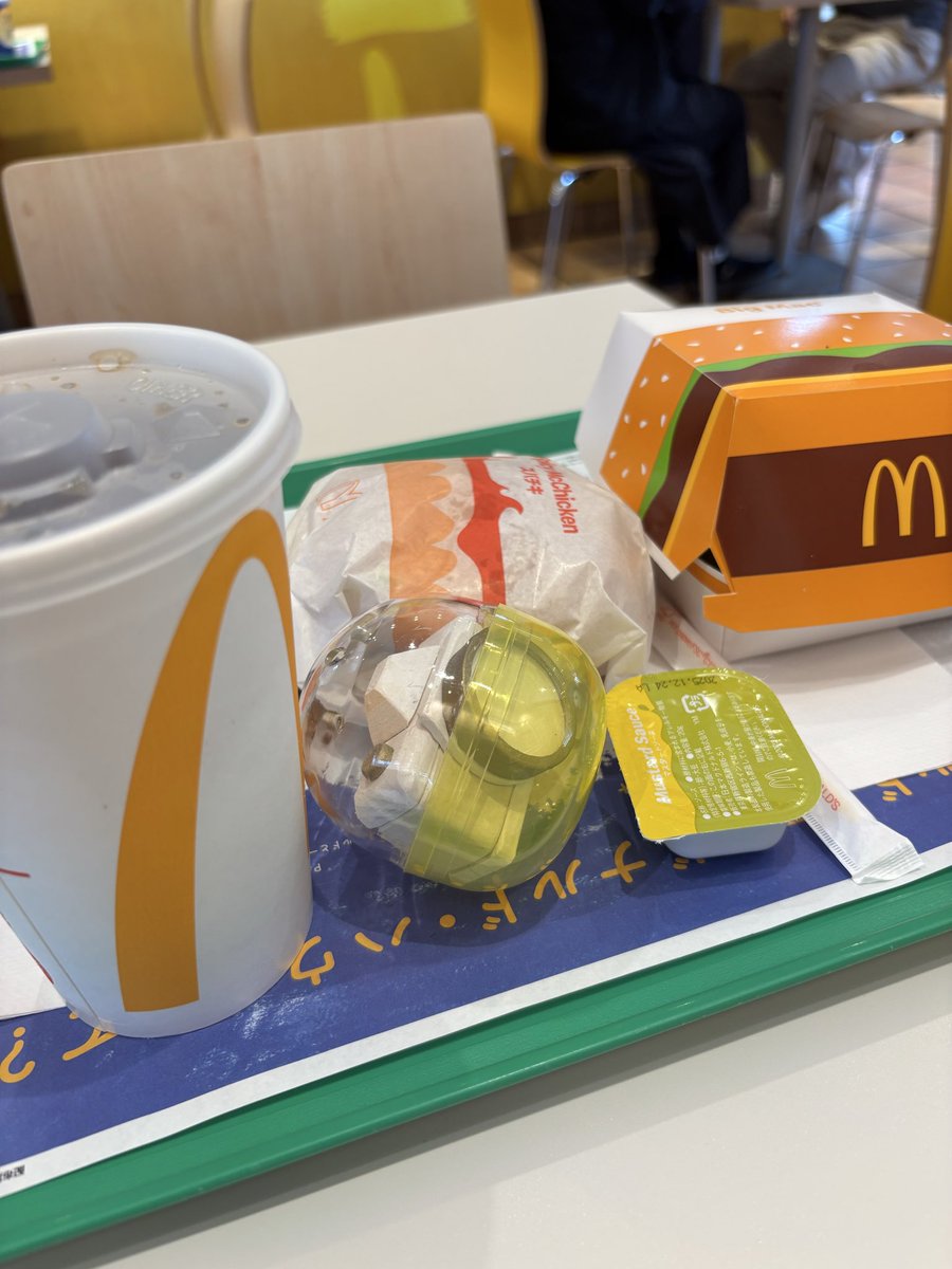 best_minne's tweet photo. 🍔今日のマックの景品…まさかのマグネットフォトフレームでした📸💛
ハッピーセットじゃなくてハッピーメモリー😆✨
#マクドナルド #ハッピーセット #フォトフレーム #BestMemory #ネタ投稿 https://t.co/vx4KqxKVqQ