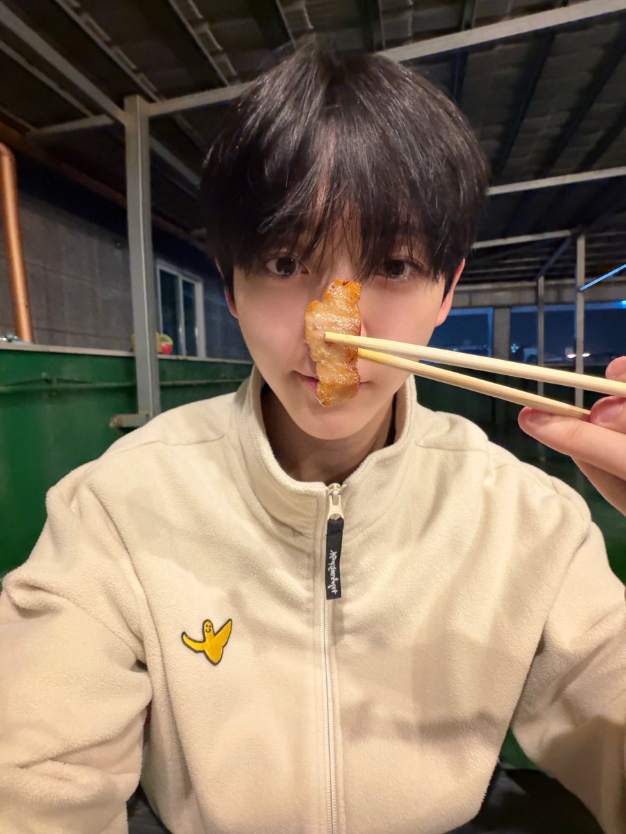 dh2love's tweet photo. 오늘 삼겹살 먹으러 갈거얌 https://t.co/cXUCeiWQ26