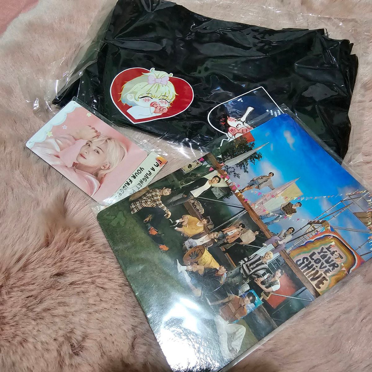 pagesofyoon's tweet photo. Congratulations @haniiscoup for winning a tote bag set! Please dm us to claim your prize! 💙

#SoundsOfYoon 🐚 https://t.co/56L2bvu3f3