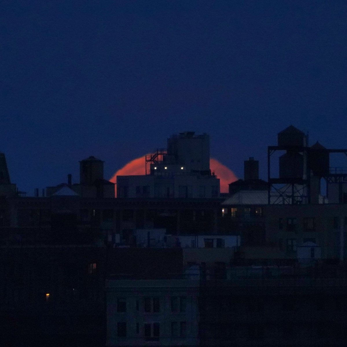 wtz's tweet photo. Airlanes flying in front of #harvestmoon on approach into 
#NewYork 
#LaGuardiaAirport

#lgaairport
#moon 
#pilot  #plane  #flying #planeview #aviationdaily 
#planespotting  #aviation
#airplane
#overthemoon  
#aviationdaily   
#aviationgeek 
#earthskyscience 
#FullMoon https://t.co/NkUTDHs75F