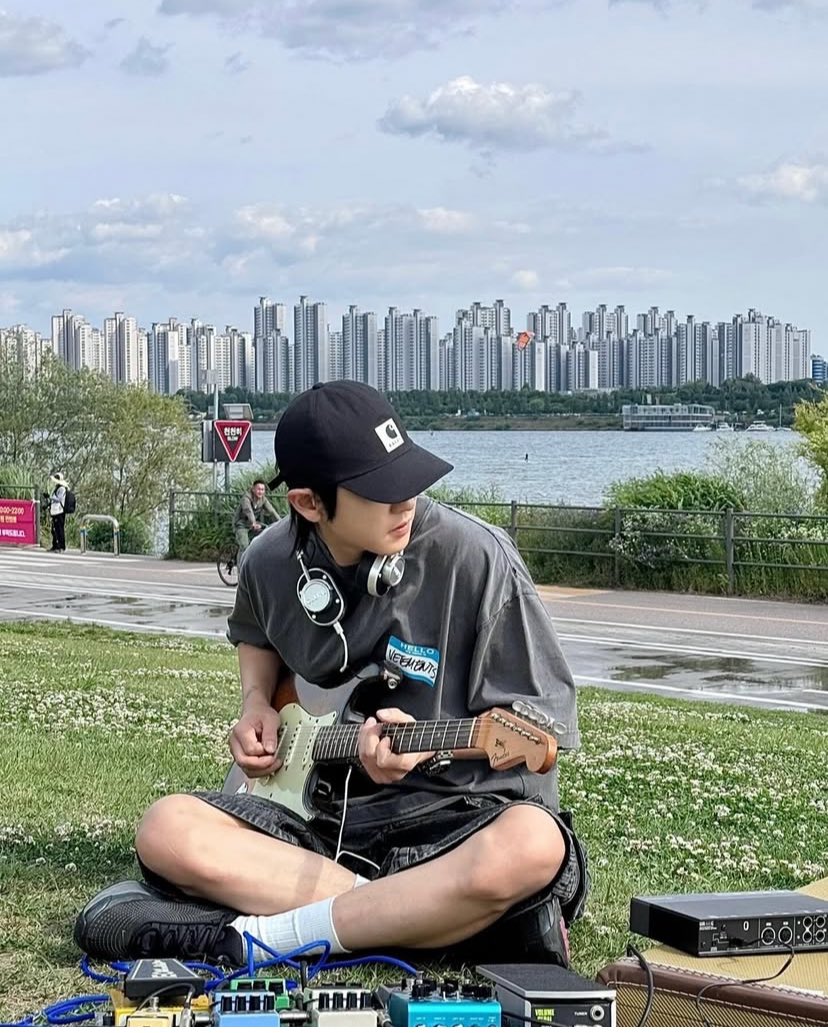 colaicoloeyr's tweet image. Sige ok na yan di mashado kita mukha 🥸 #EXOLSelcaDay