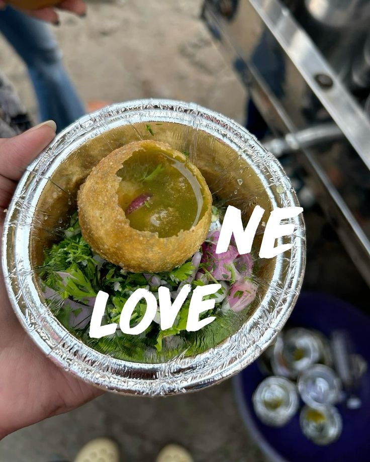 syntax_buddy's tweet image. Stop calling everything a startup.

-Selling Panipuri isn&apos;t a startup.
-Selling tea isn&apos;t a startup.
-Selling momos isn&apos;t a startup.

It&apos;s called majboori.