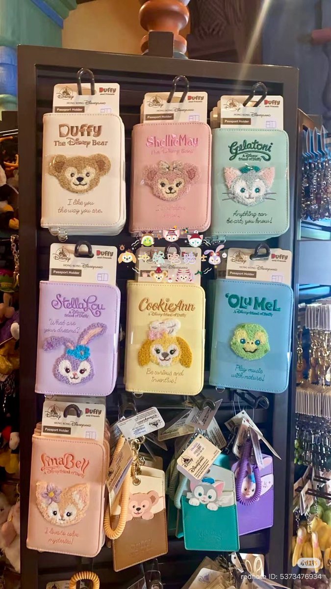 え、香港ディズニーに売ってるパスポートケース可愛すぎない？日本でも
