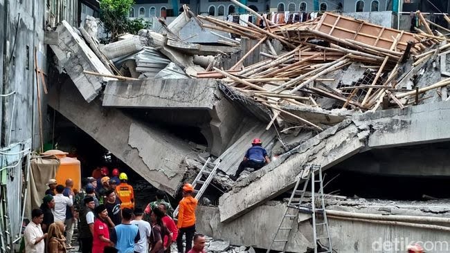 deras_life's tweet photo. Operasi SAR Ponpes Al-Khoziny Resmi Ditutup, 67 Korban Meninggal Dunia Telah Ditemukan. Cek disini 👇🏻 

https://t.co/98euwviASu

#PonpesAlKhoziny #PonpesAlKhozinyambruk #basarnas #sidoarjo https://t.co/086KOGjwP4