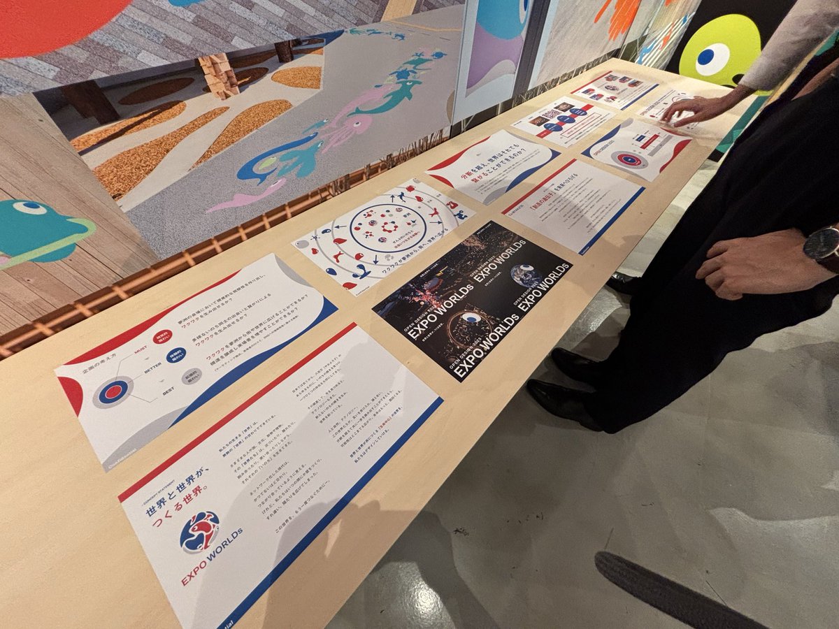 prismplus_s's tweet photo. 「大阪・関西万博デザイン展」に行ってきました。引地さんのトークショーでは「当初はミャクミャクなどを市民が二次創作できるようなアイデアもあった」ようです。ワクワクしました。比較的人が少ない平日昼間がオススメです！ https://t.co/xmmRdlZU41
