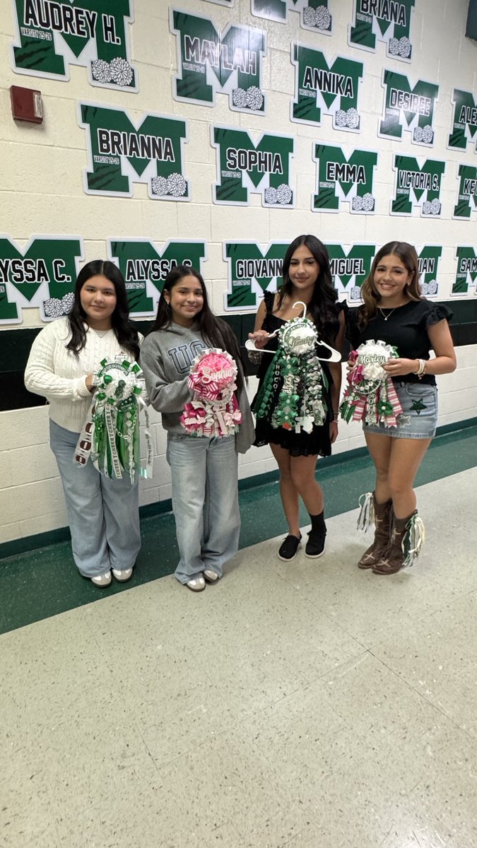 Wolverine Cheer 💚💕📣 tweet media