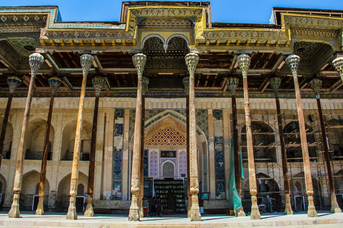 Bukhara isn’t just an open-air museum 🌟 History and daily life coexist here: kids race past ancient walls, and artisans craft in courtyards once filled with Silk Road traders