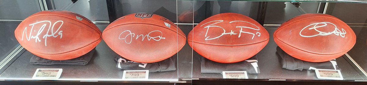 JrmeBreau's tweet image. #Cardsaddict la boutique de Tom Brady à Chicago en face de Wrigley Field.
@Gylbret