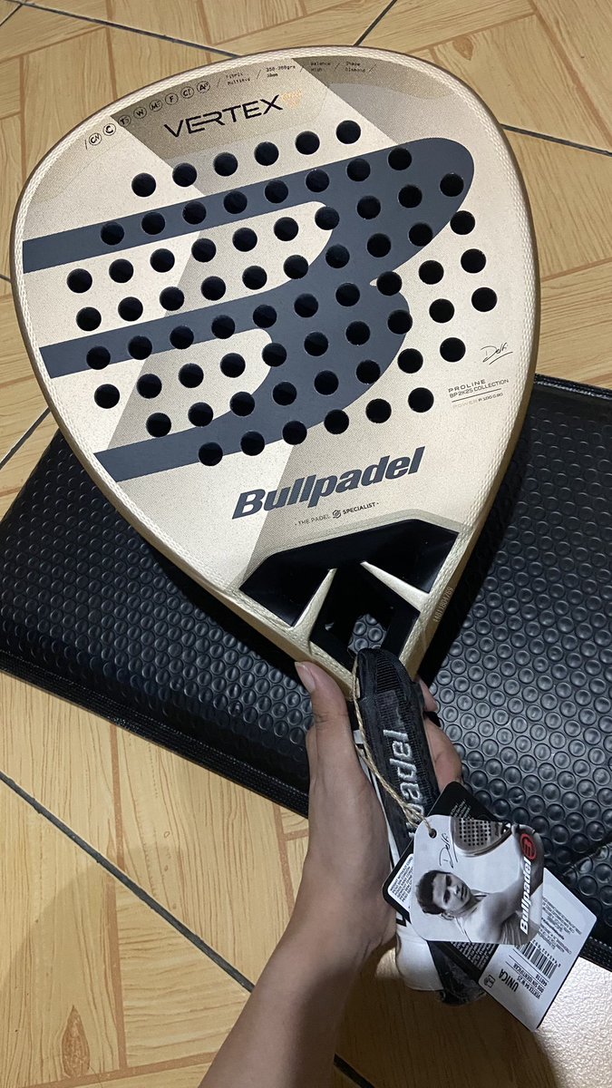 sailorpath's tweet photo. @chubbyubs kak aku jual raket padel hehe, Vertex Bullpadel 04 W 2025 masih baru banget, kalau minat boleh lanjut dm yaaa https://t.co/P2C9E5BMfh