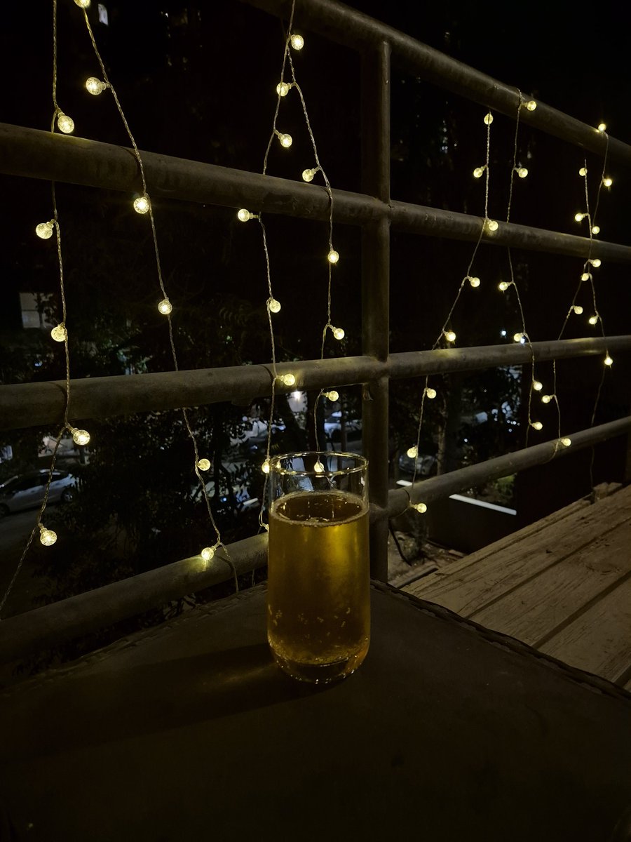 יום מסוג חובה לסיים עם בירה במרפסת