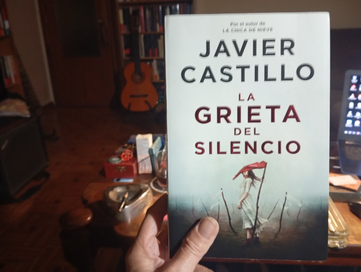 La grieta del silencio por Javier Castillo.