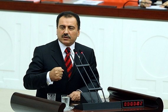 "Apo, ne Kürt ne de Türk'tür. 
Nesebi gayrisahih itoğlu ittir." 

Muhsin Yazıcıoğlu