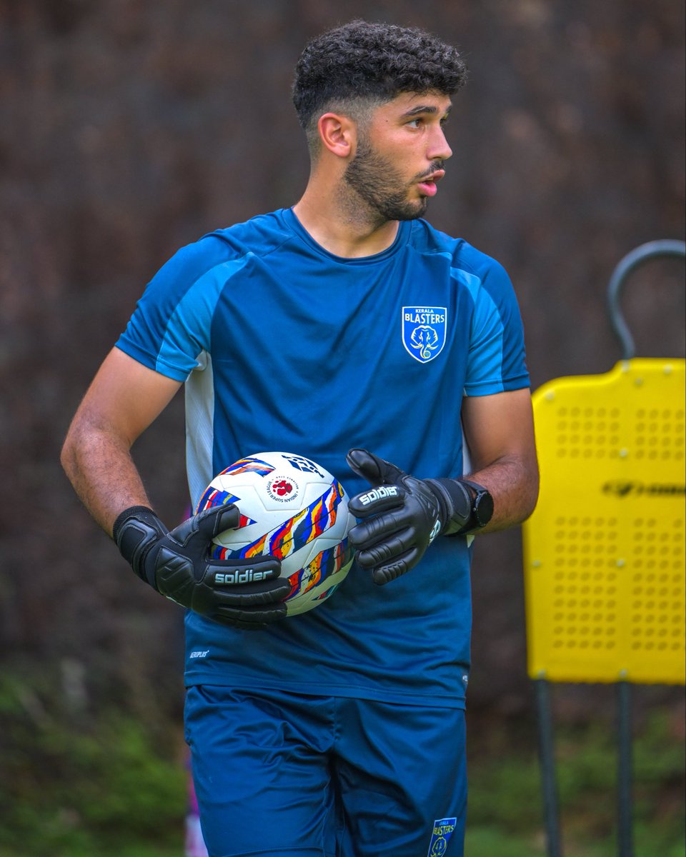 KeralaBlasters's tweet photo. Building towards our first assignment 🧠

#KeralaBlasters #KBFC #YennumYellow #BlastersInGoa https://t.co/P1UOMVHbSl