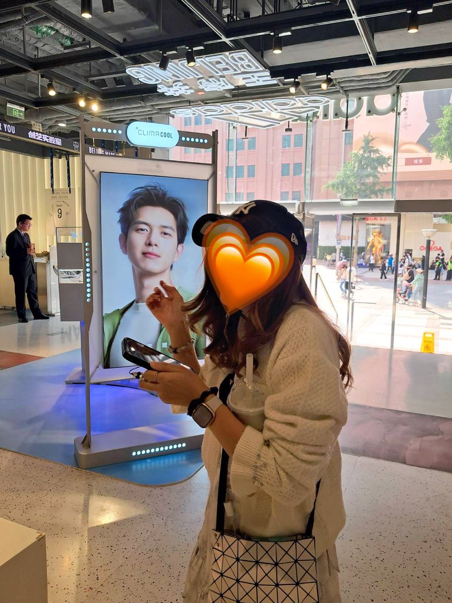 Societyevelynn's tweet photo. ทุกครั้งที่ไปจีนก็จะประมาณนี้
ยืนหวีดหน้ารูป พนง งง / เพื่อน งง 🤣🤣🤣
#TXBB คิดถึงเนอะอยากเจอ 🫶🏻 https://t.co/yO0I9d2ysV