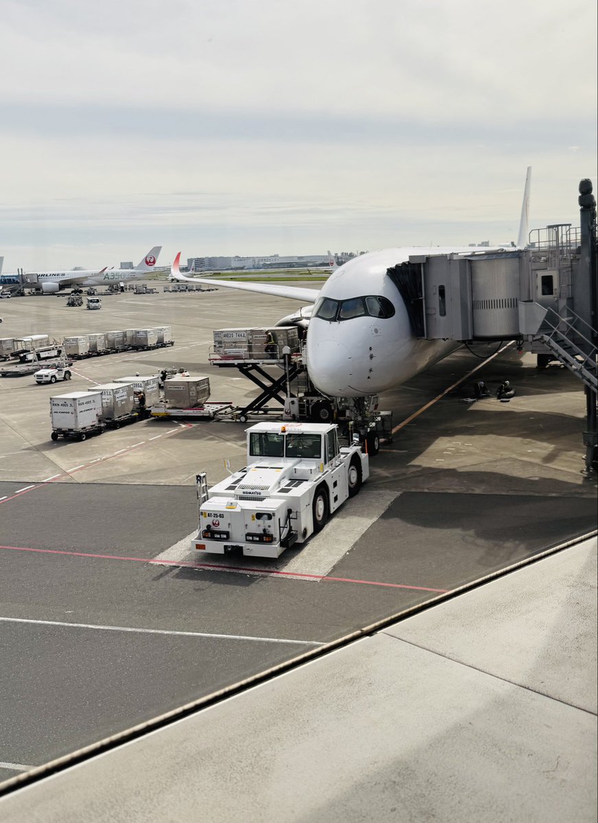 仕事で福岡へ✈️ 空港でお客様とオンラインお打ち合わせをしましたが、熱量持って大きな声でお話ししました（周りがガヤガヤだったので）。色々うまくいきそうで嬉しい！
風船会計が先ずは日本国内に広がるように行脚するぞー。🎈

#風船会計
#中小企業
#福岡