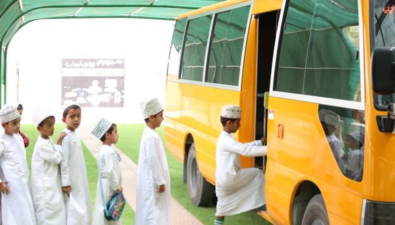في حوادث الأطفال داخل الباصات عِبره ولا بد من وضع قوانين صارمة لحماية الأطفال وحالات النسيان في امرين او احدهما:

- تركيب كاميرات مراقبة في كل باص مربوطة بهاتف السائق ومشرفة الباصات في المدرسة وعدم تسجيل اي باص في المرور بدون تركيب الكاميرا وهو شرط إلزامي لتسجيل الباص.

- تعيين