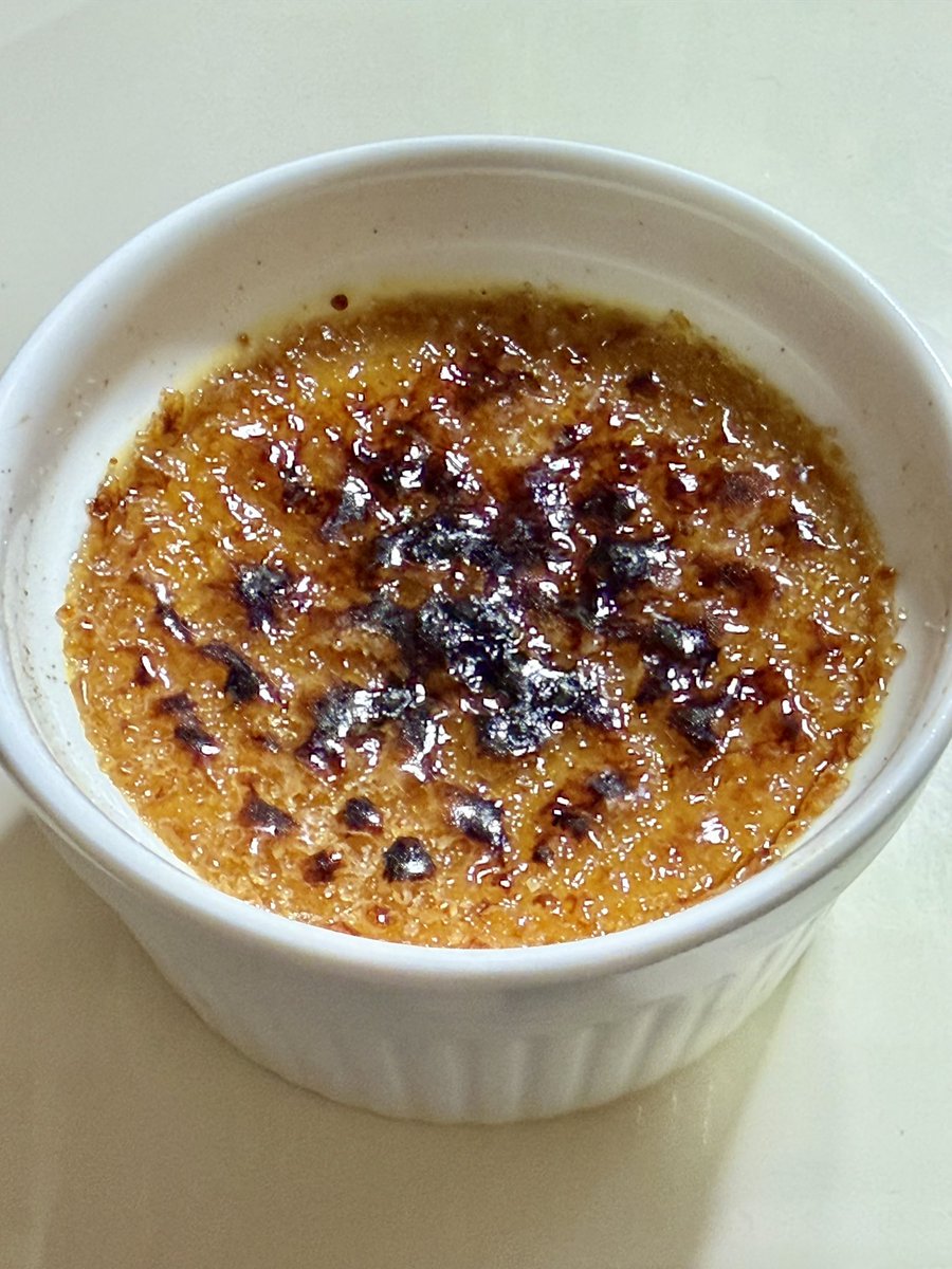 かぼちゃのブリュレを作ってみたけど上の砂糖を溶かすのが難しくて焦げた😓