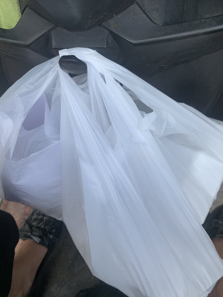 anakeper's tweet image. jajan with anak kos🫰🏻