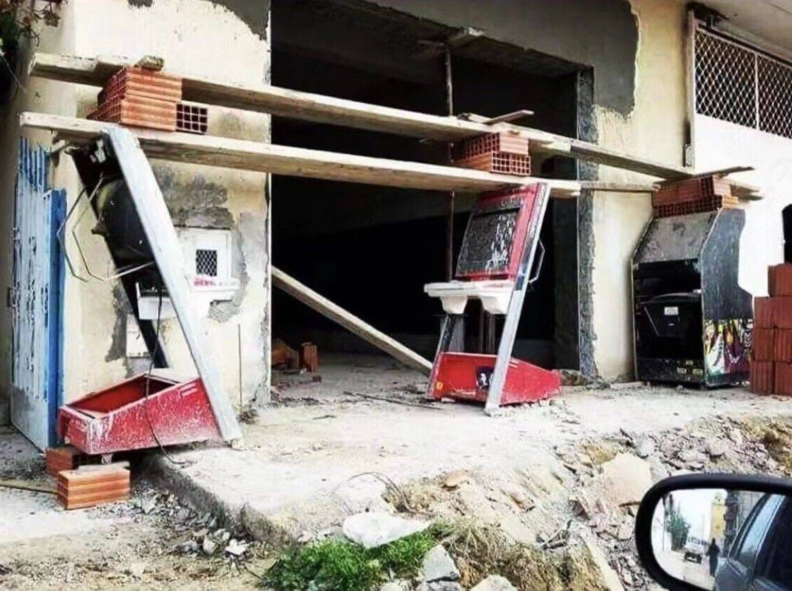 VisualMemory98's tweet image. Esta foto me acaba de destrozar el dia ...... Reciclaje Japones. 🤣🤣🤣🤣🤣